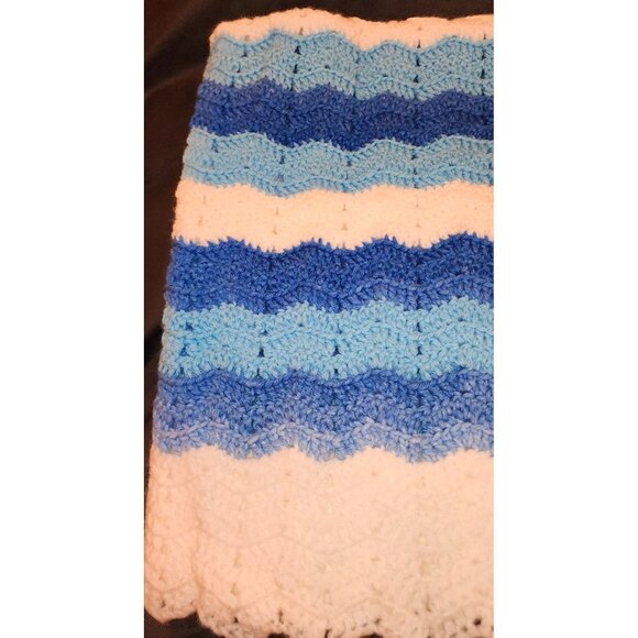 Handmade Crochet Blue White Striped Baby Blanket With Fringe NEW - Picture 5 of 8